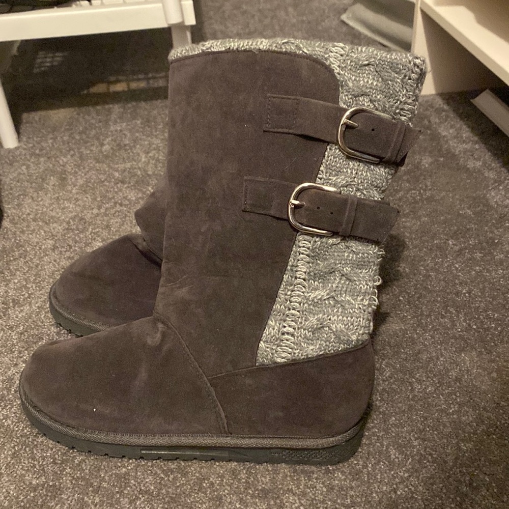 MUK LUKS ( Color: Grey) ( Size: 9)